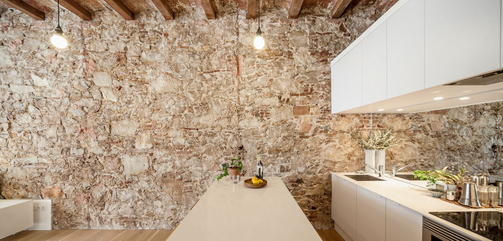 Renovation Apartment in Les Corts kitchen stone wall